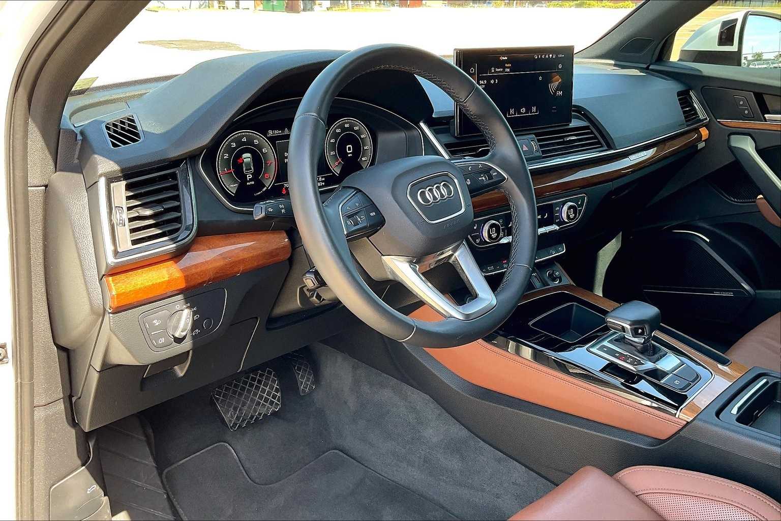 2022 Audi Q5 45 S line Premium photo 2