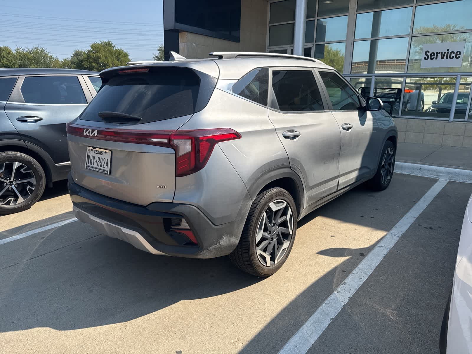 2024 Kia Seltos SX photo 2