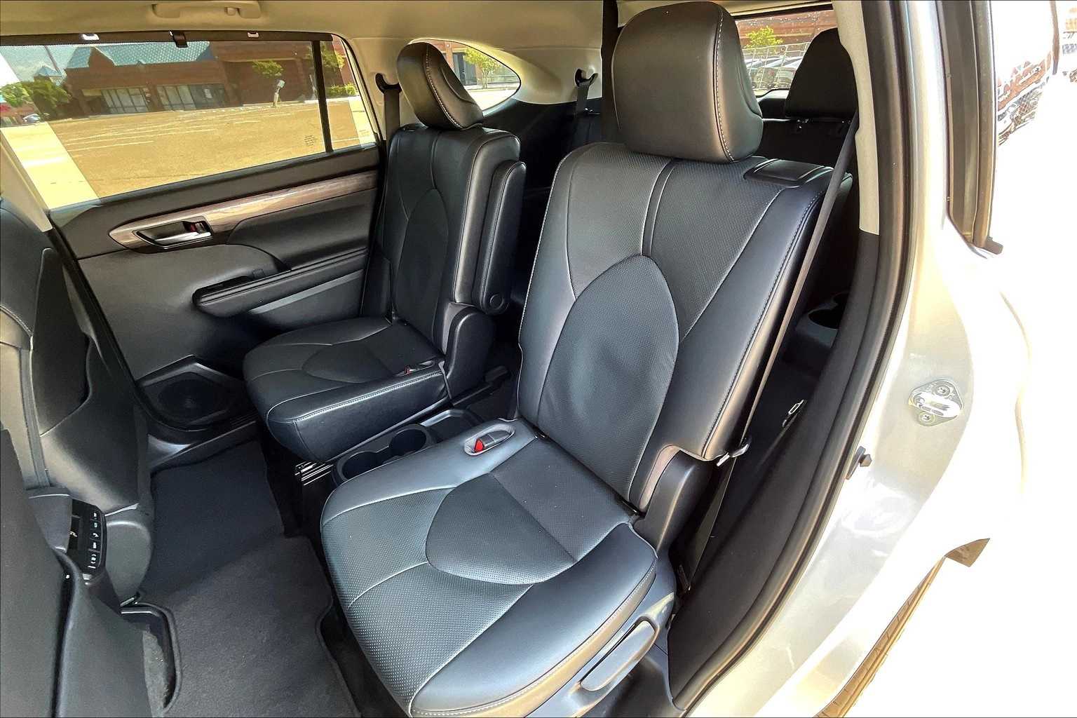 Thumbnail: 2021 Toyota Highlander - 29