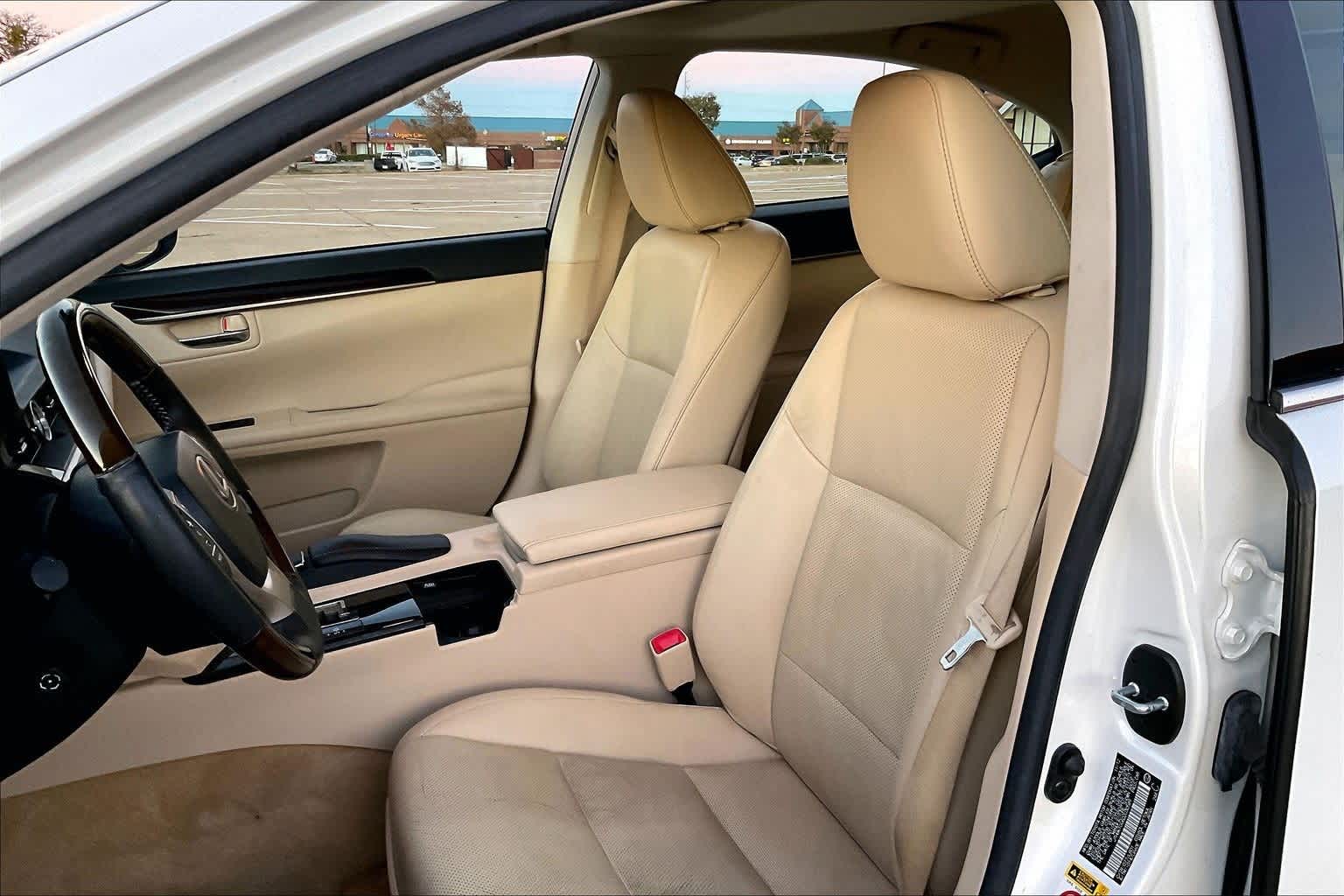 Thumbnail: 2013 Lexus ES - 11