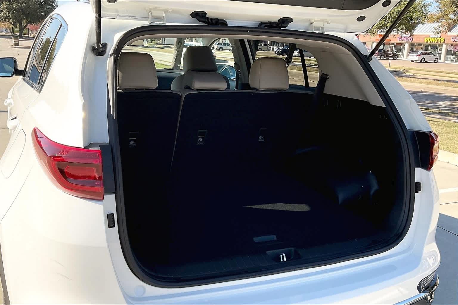 Thumbnail: 2022 Kia Sportage - 18