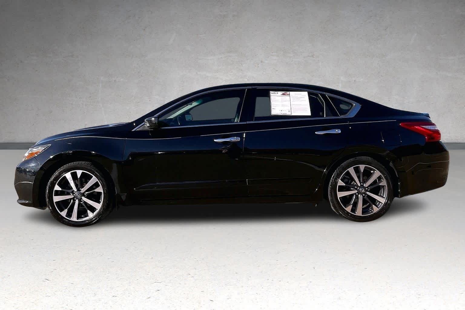 Thumbnail: 2017 Nissan Altima - 3