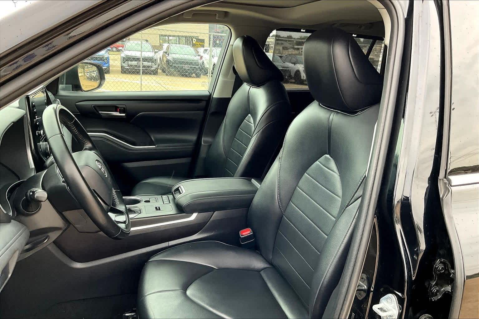 Thumbnail: 2021 Toyota Highlander - 11