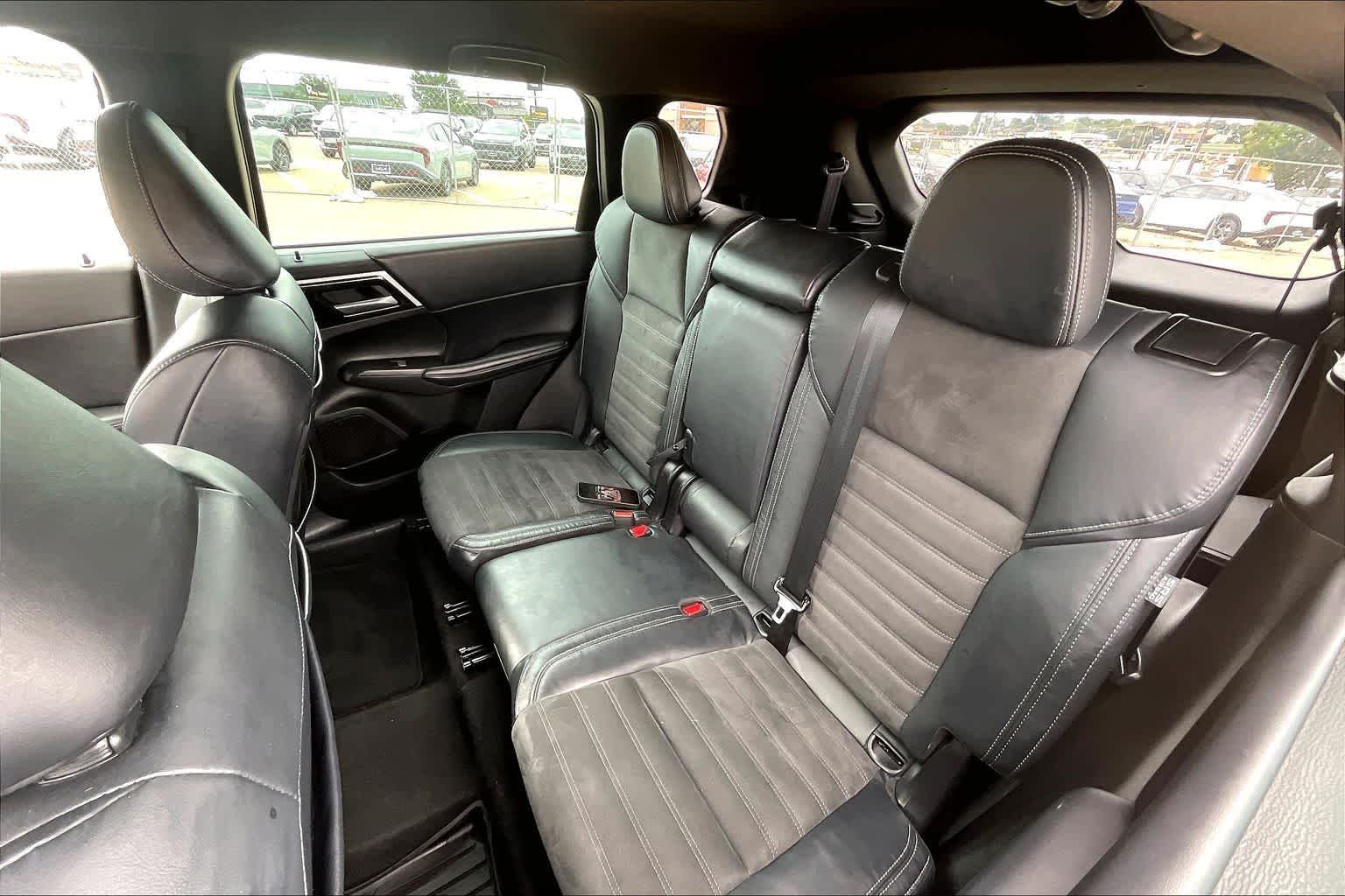 Thumbnail: 2023 Mitsubishi Outlander - 29