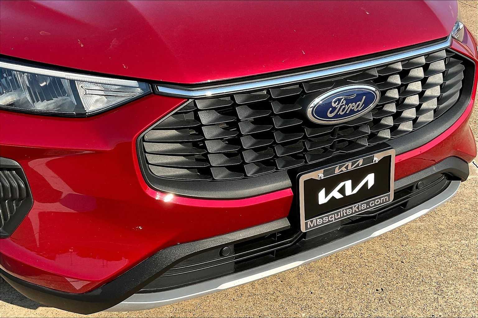 Thumbnail: 2023 Ford Escape - 32