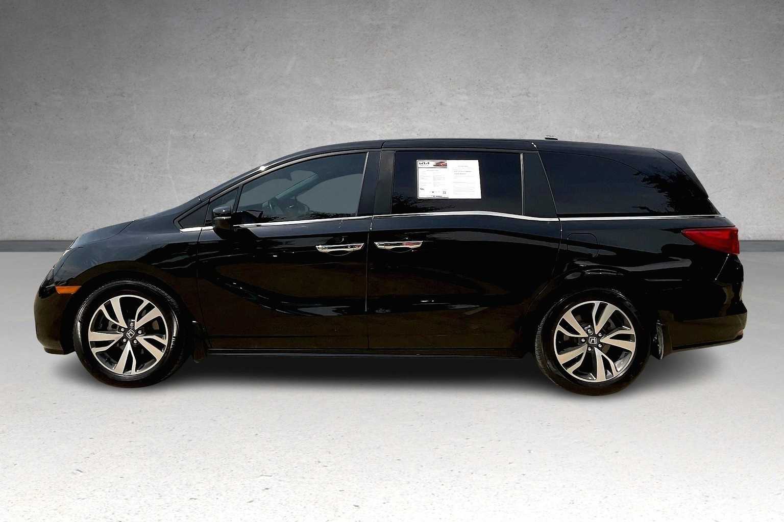 2023 Honda Odyssey Touring photo 3