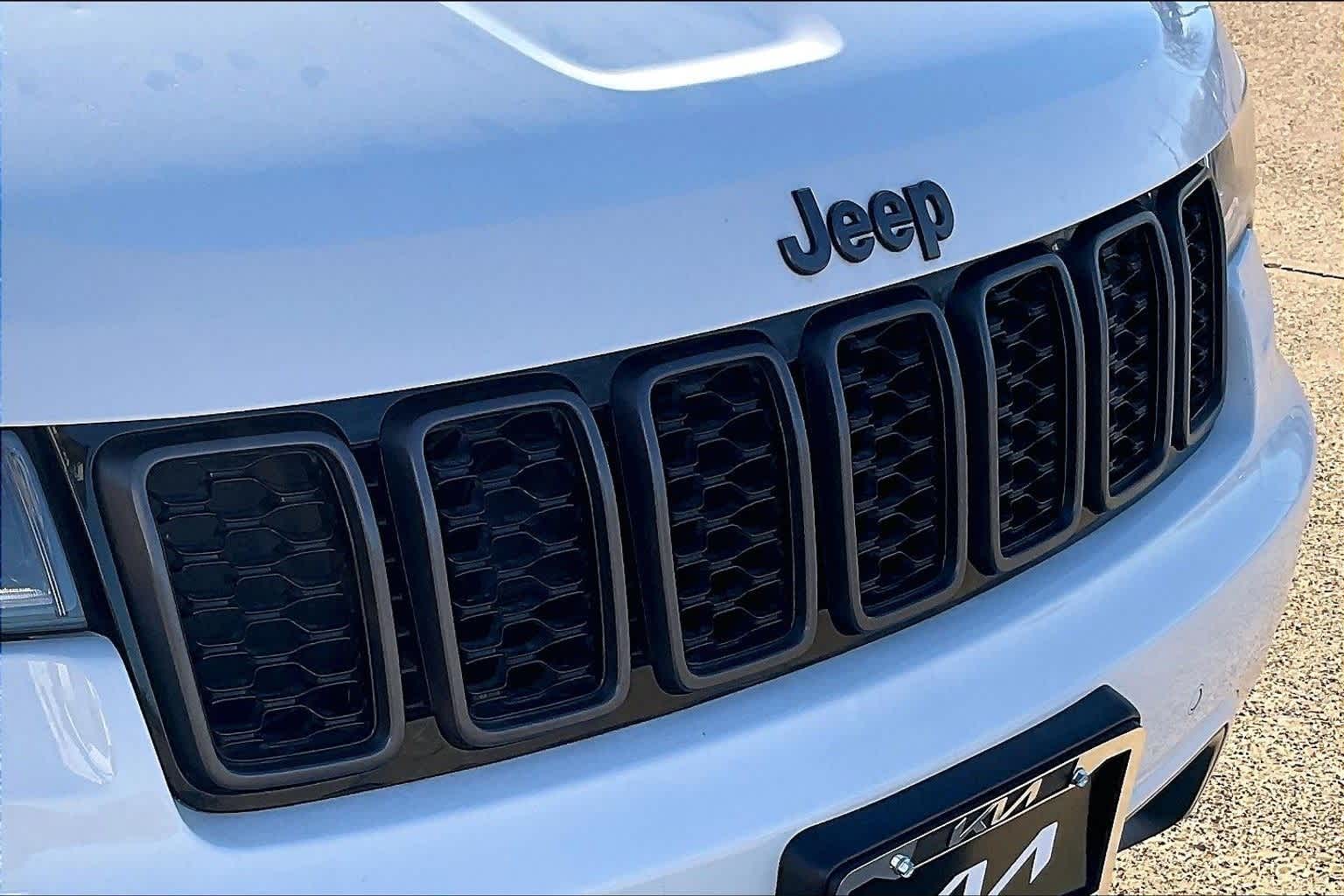 Thumbnail: 2021 Jeep Grand Cherokee - 32