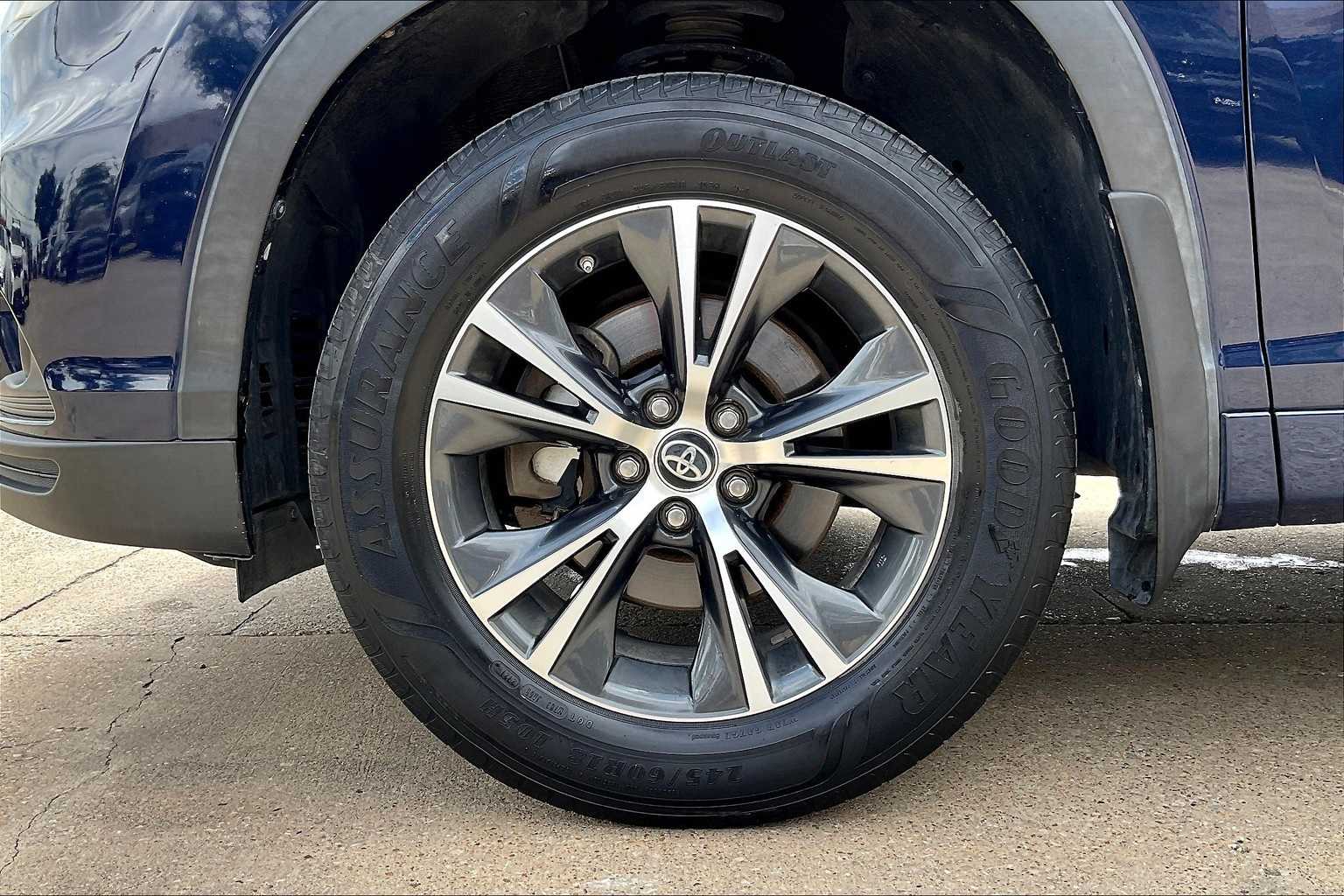 Thumbnail: 2016 Toyota Highlander - 8