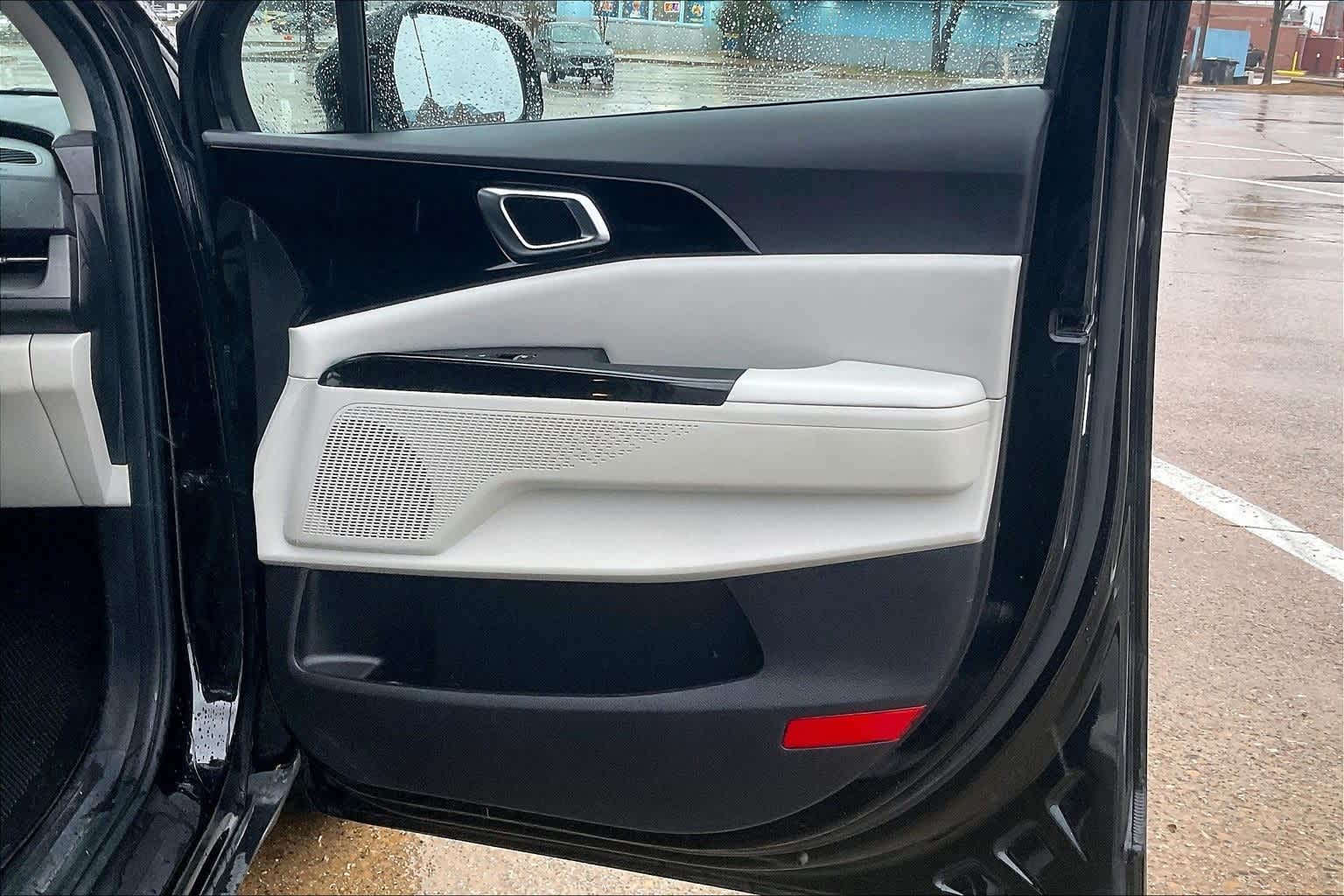 Thumbnail: 2022 Kia Carnival - 27