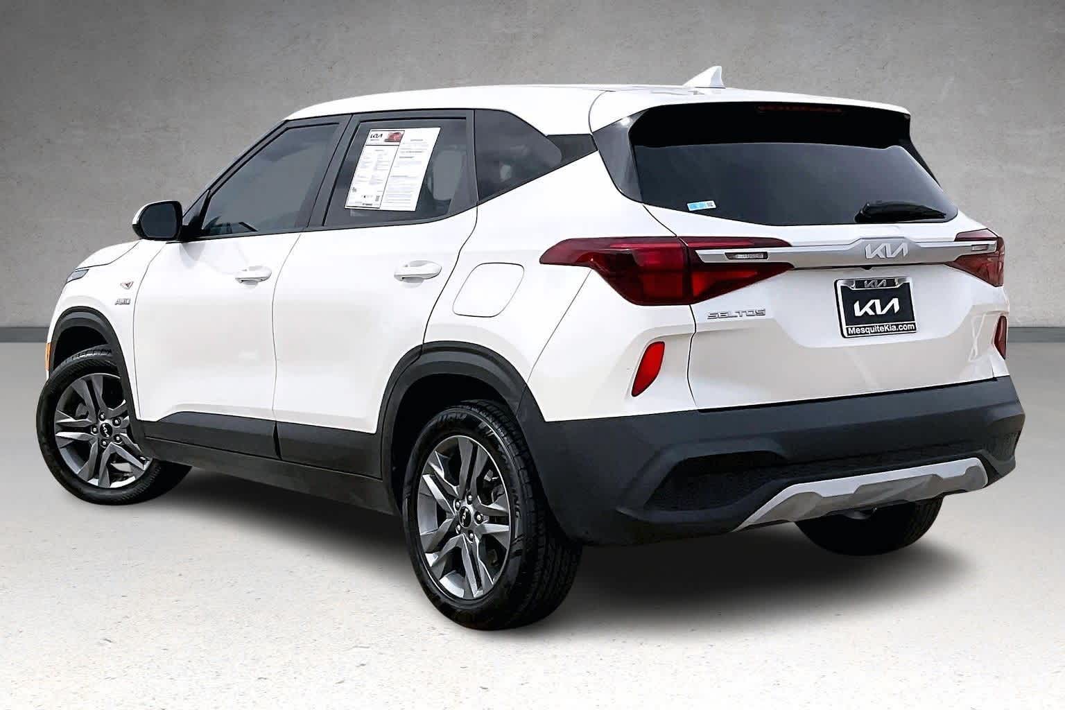 Thumbnail: 2022 Kia Seltos - 4