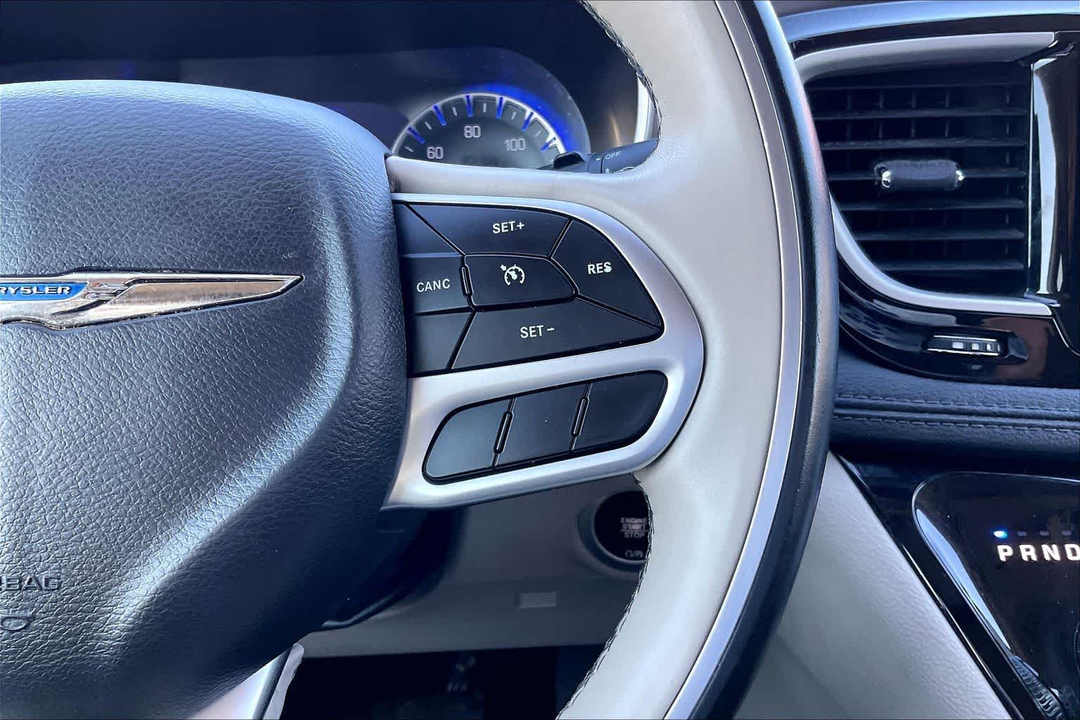 Thumbnail: 2017 Chrysler Pacifica - 25