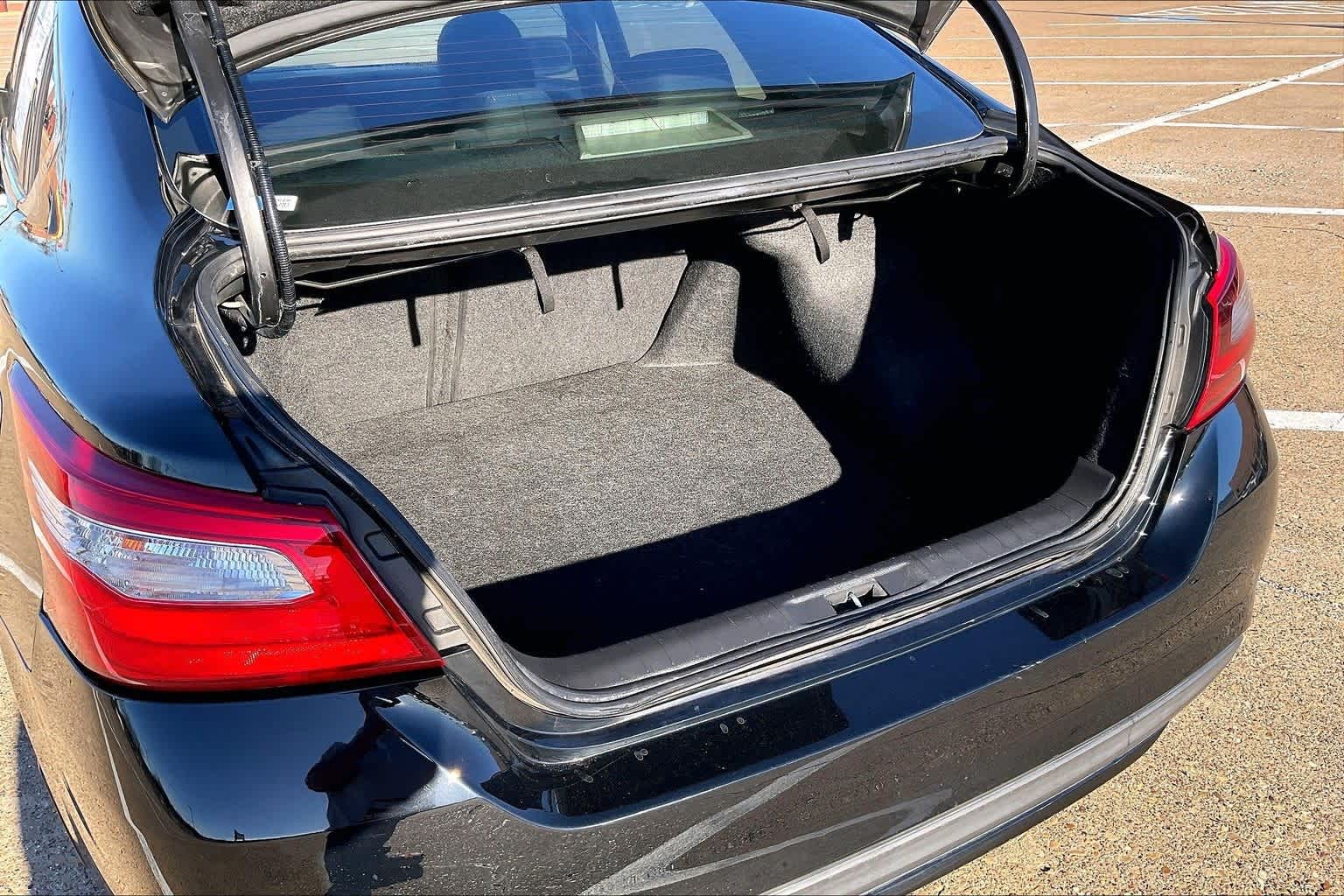 Thumbnail: 2017 Nissan Altima - 18