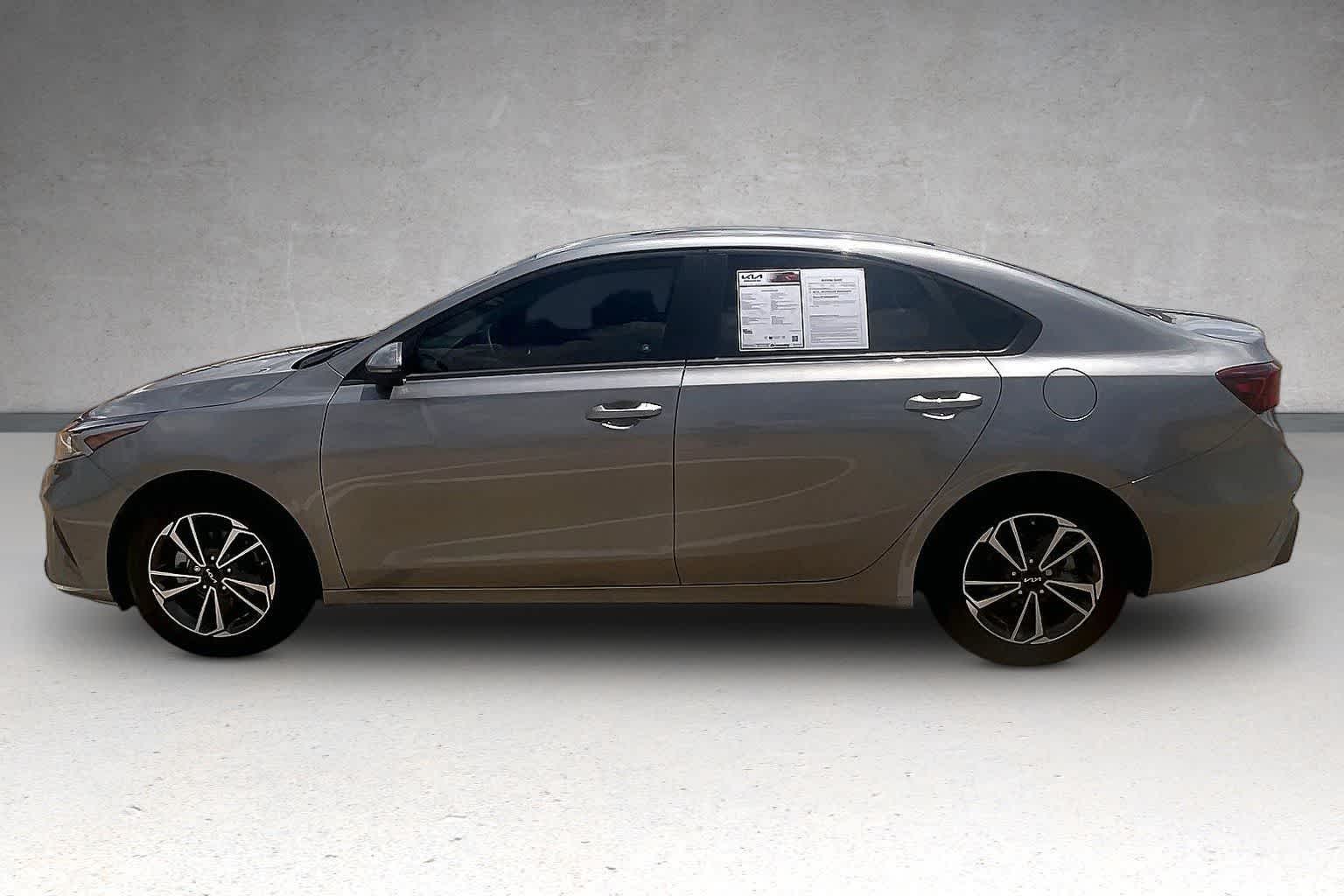 Thumbnail: 2023 Kia Forte - 3