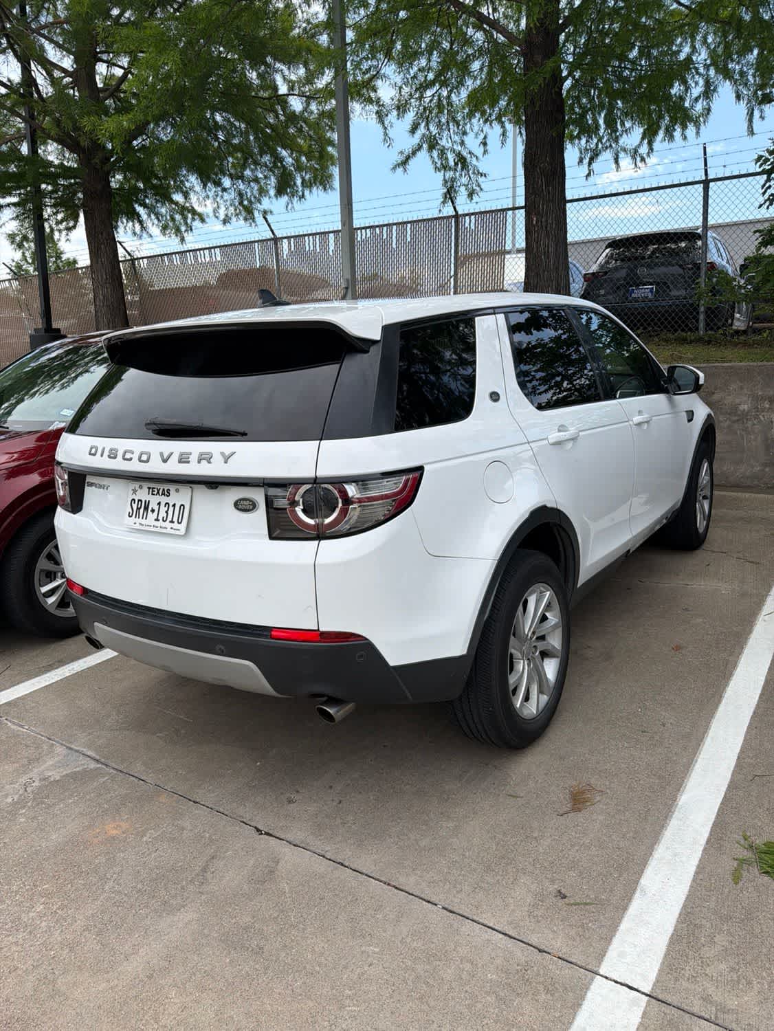 Thumbnail: 2016 Land Rover Discovery Sport - 3