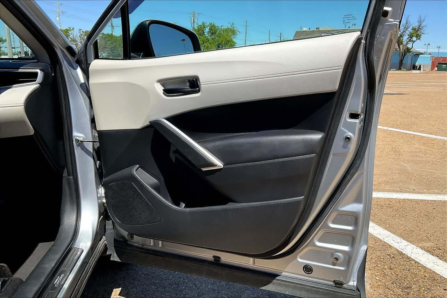 Thumbnail: 2022 Toyota Corolla Cross - 27