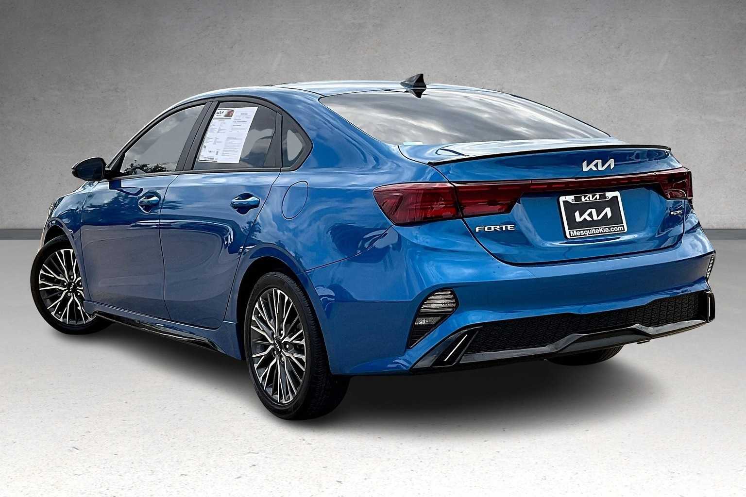 2022 Kia Forte GT-Line photo 4