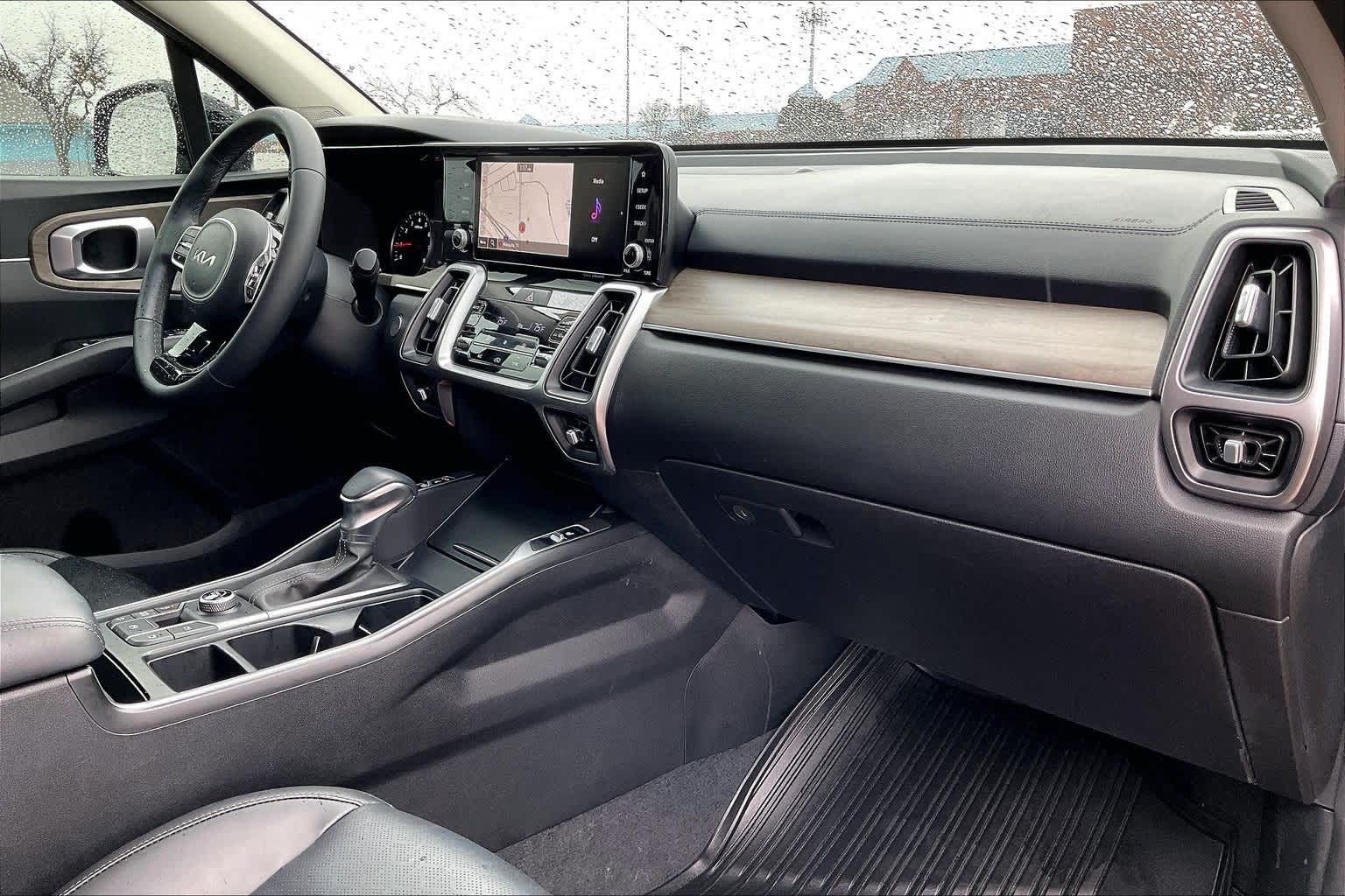 Thumbnail: 2023 Kia Sorento - 22