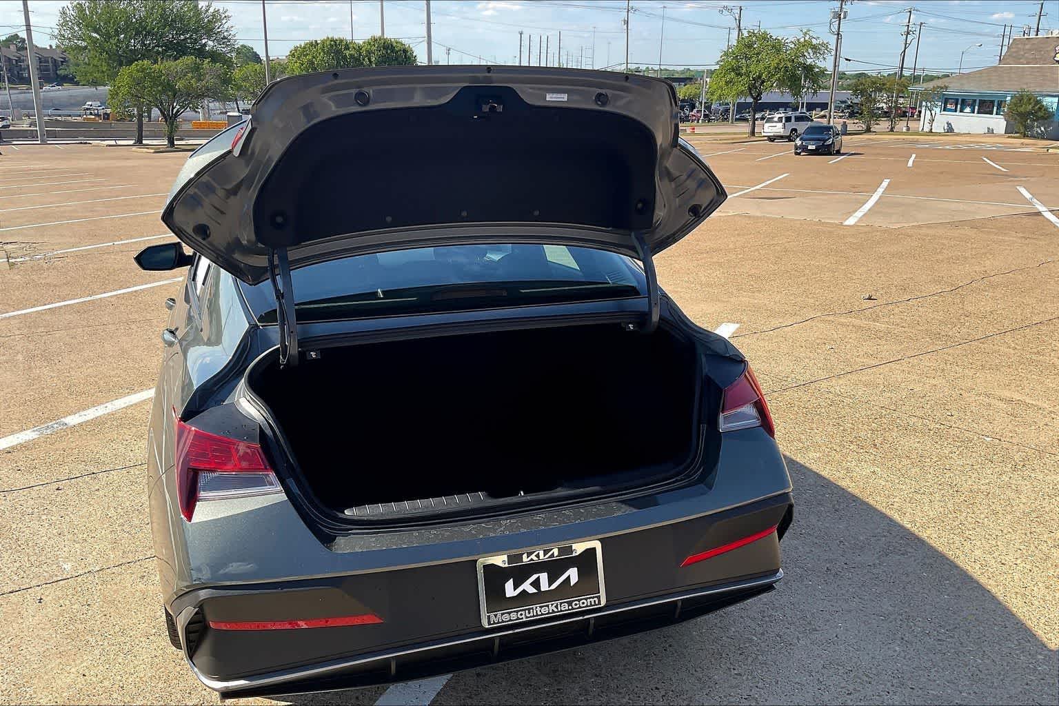 Thumbnail: 2025 Hyundai Elantra - 18