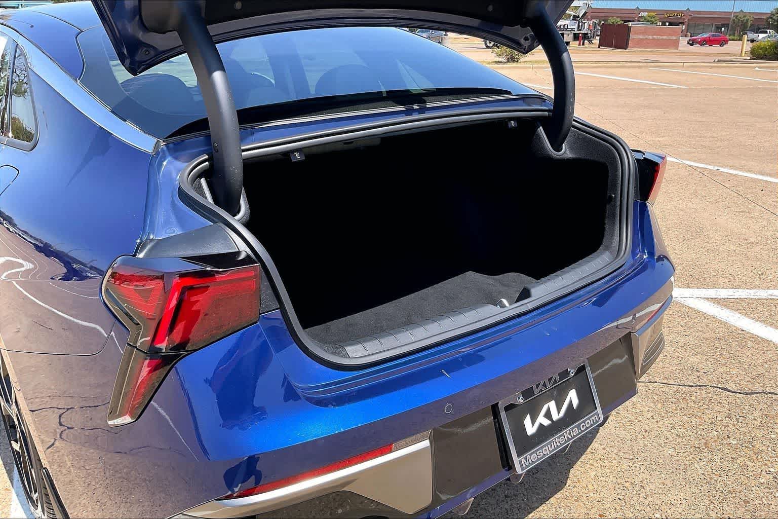 2025 Kia K5 EX - Photo 17