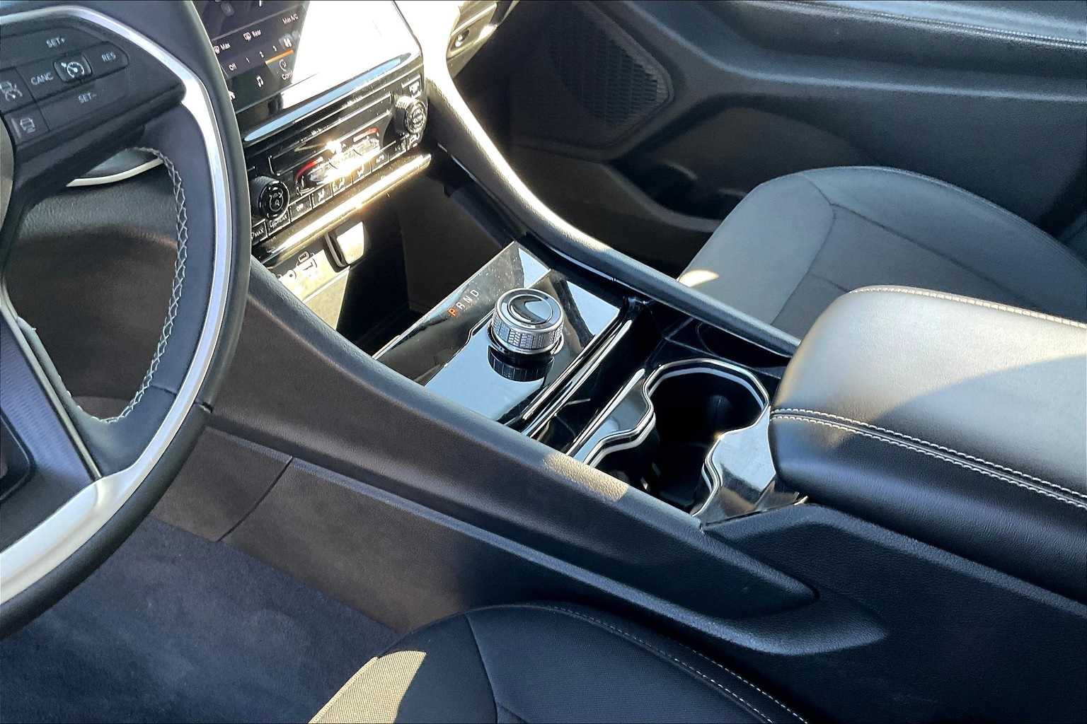 Thumbnail: 2023 Jeep Grand Cherokee - 16