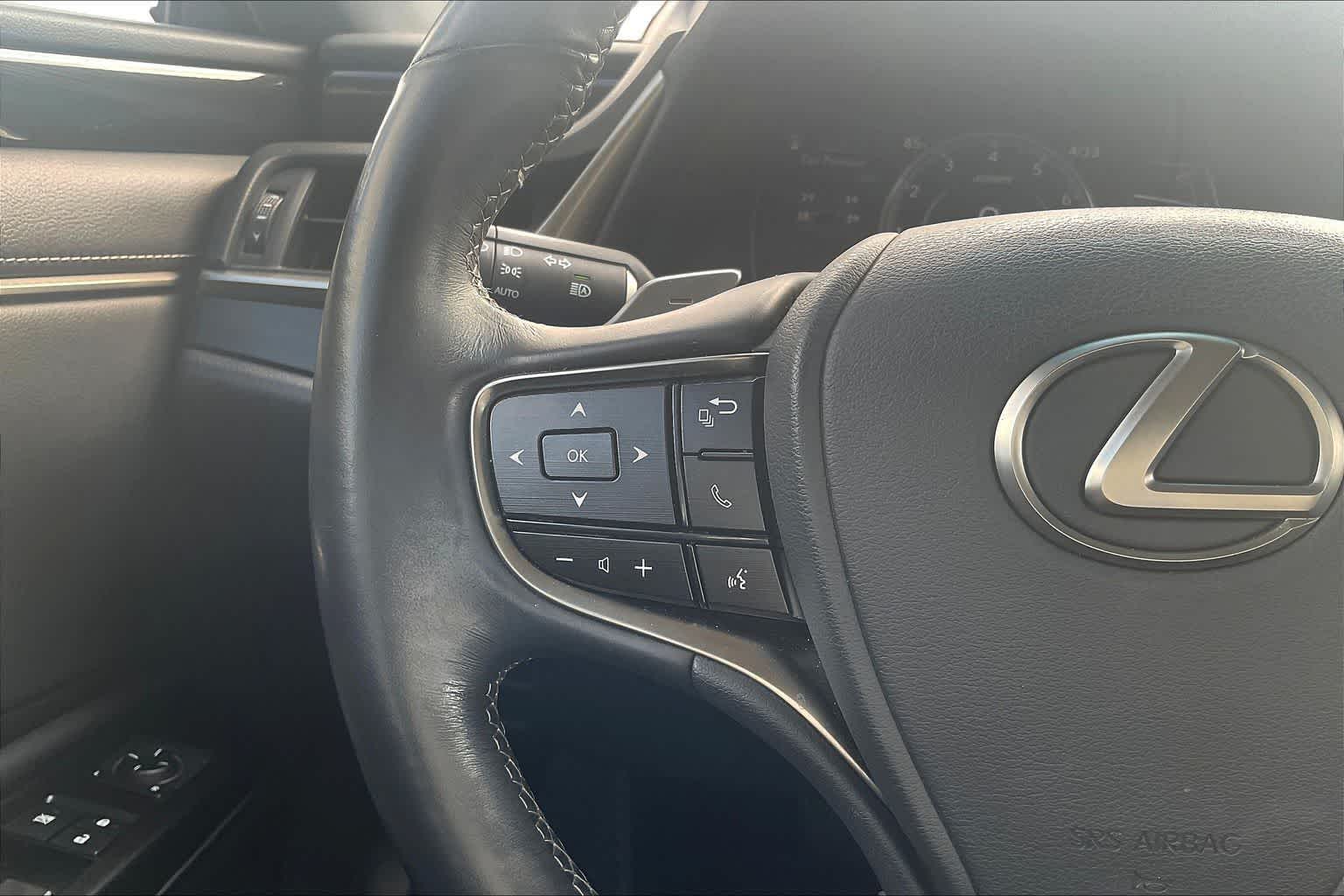 Thumbnail: 2020 Lexus ES - 24