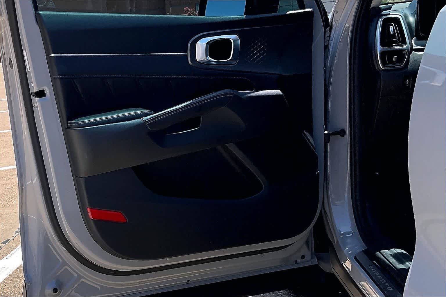Thumbnail: 2023 Kia Sorento - 25