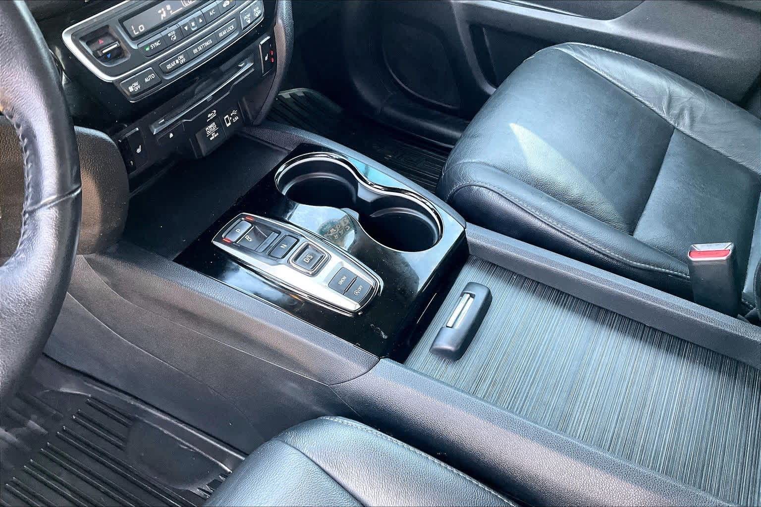 Thumbnail: 2020 Honda Pilot - 15