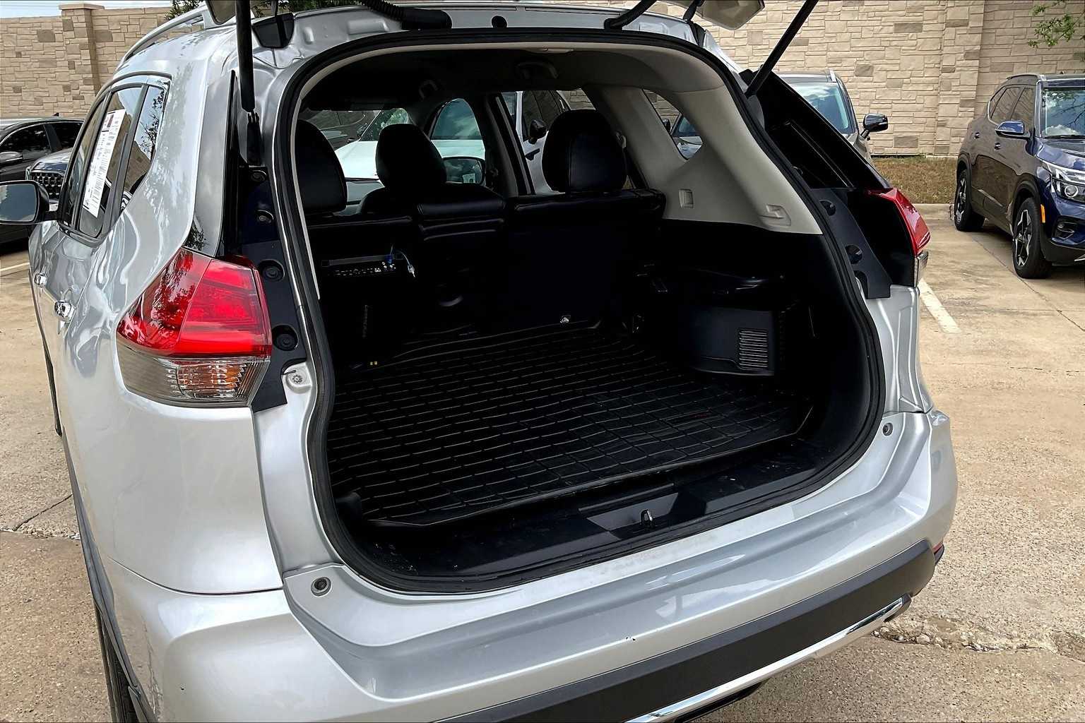 Thumbnail: 2017 Nissan Rogue - 18