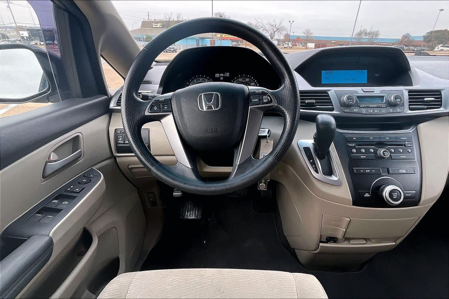 Thumbnail: 2011 Honda Odyssey - 13