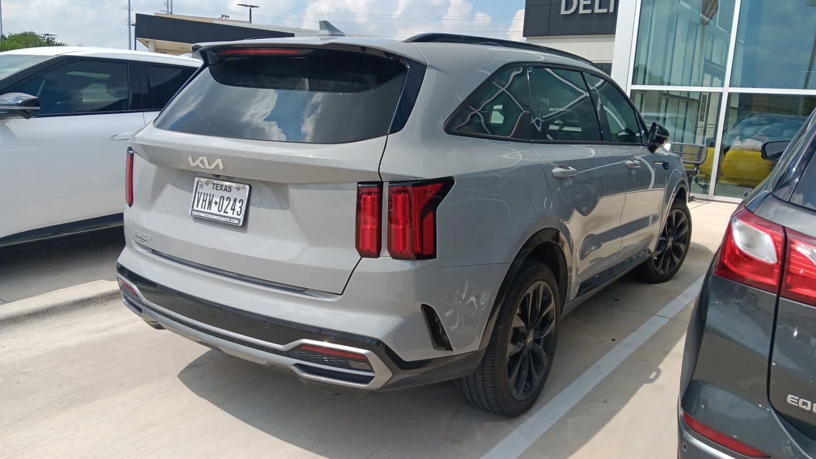 Thumbnail: 2023 Kia Sorento - 8