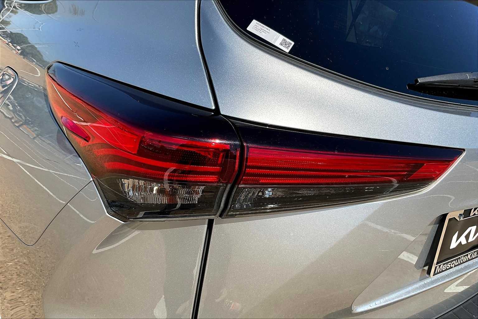 Thumbnail: 2021 Toyota Highlander - 32