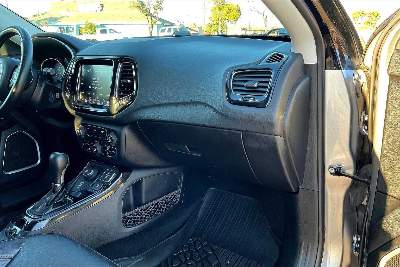 Thumbnail: 2019 Jeep Compass - 23