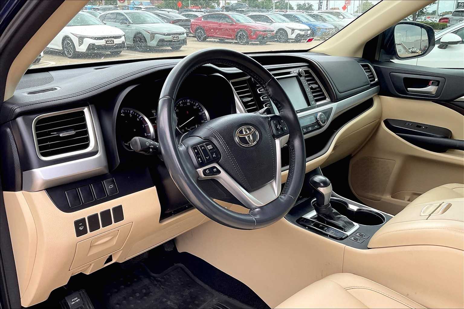 Thumbnail: 2016 Toyota Highlander - 2