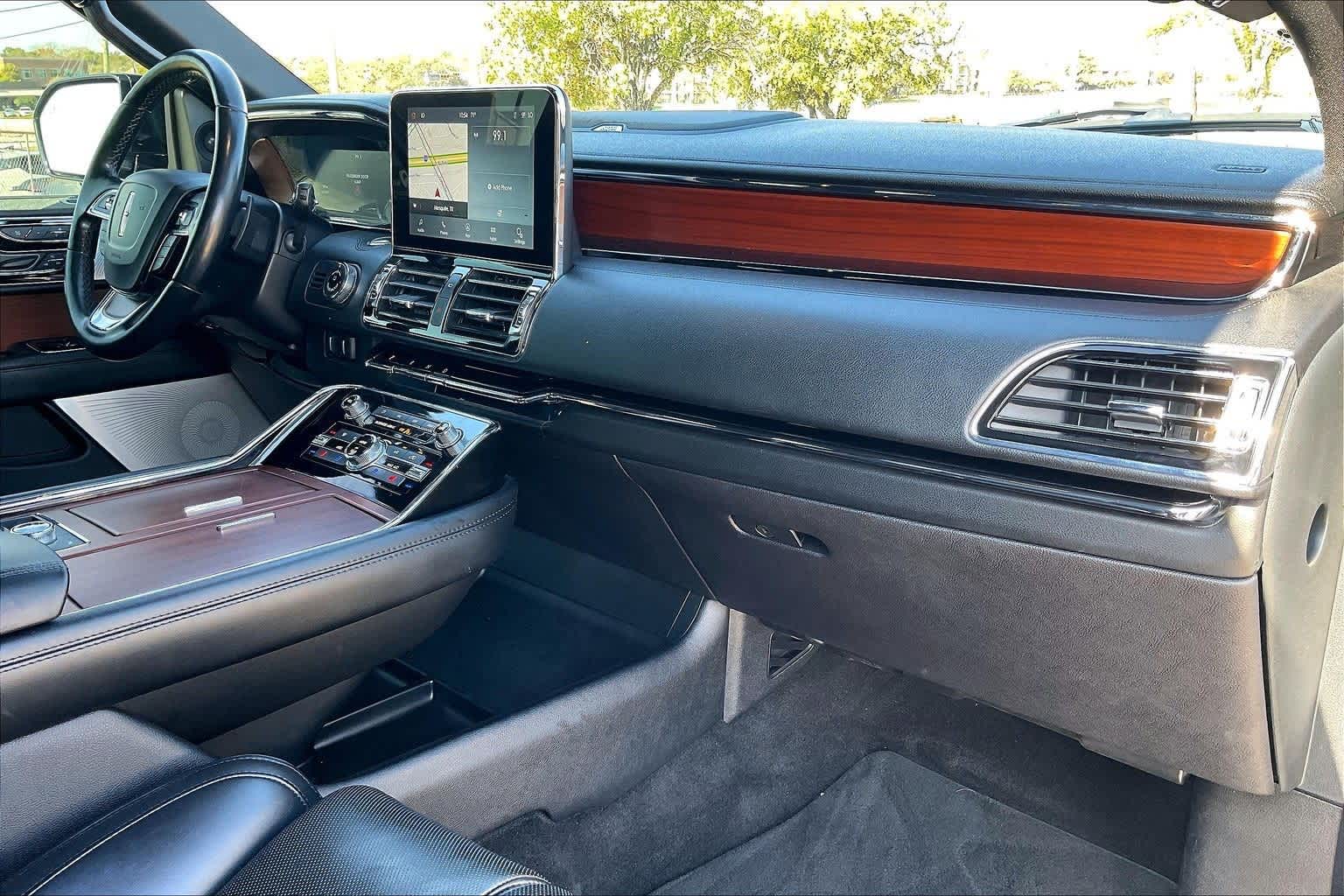 Thumbnail: 2021 Lincoln Navigator - 22