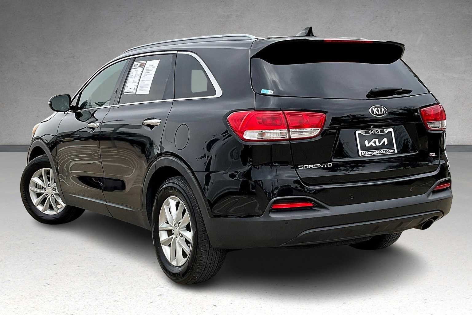 Thumbnail: 2016 Kia Sorento - 4
