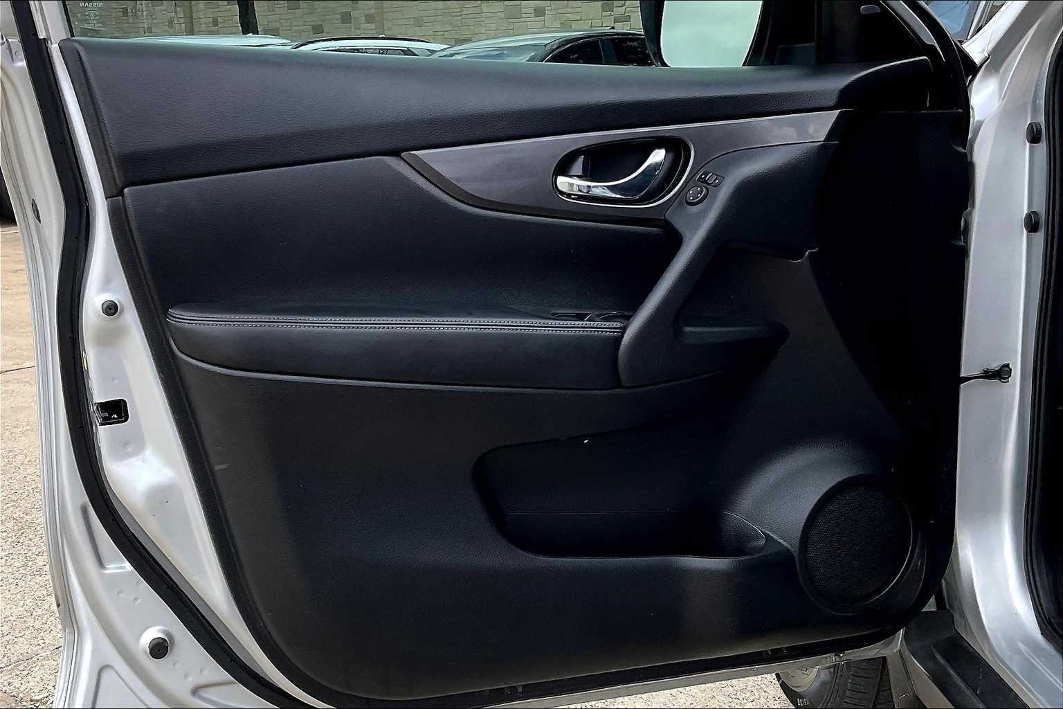 Thumbnail: 2017 Nissan Rogue - 27