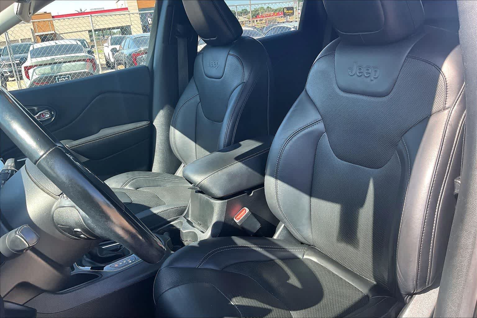 Thumbnail: 2019 Jeep Cherokee - 9