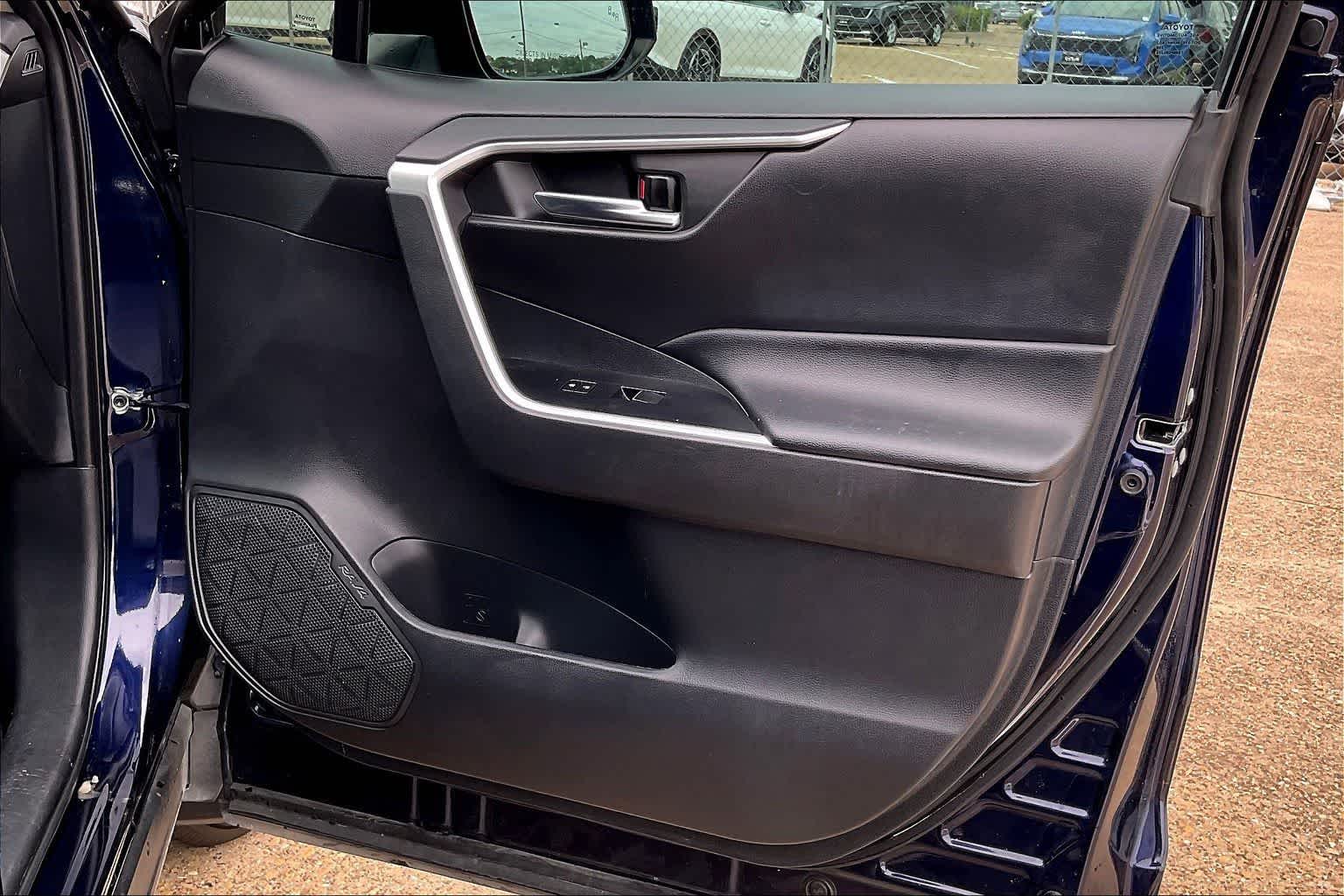 Thumbnail: 2020 Toyota RAV4 - 28