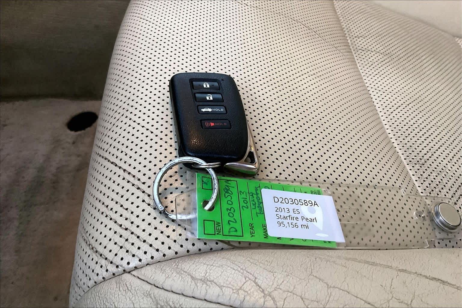 Thumbnail: 2013 Lexus ES - 19