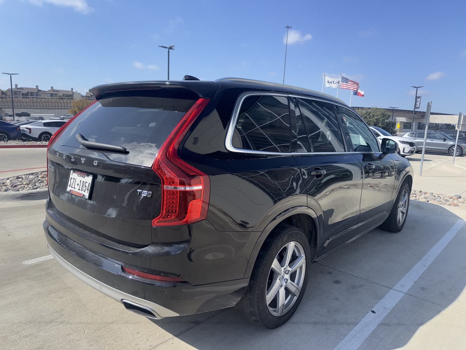 2021 Volvo XC90 T5 Momentum photo 3