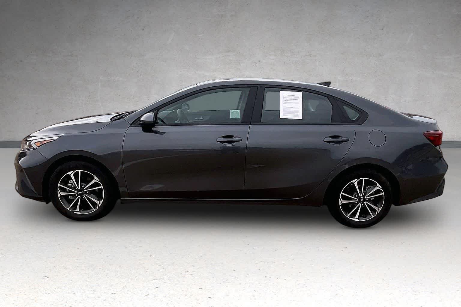 Thumbnail: 2024 Kia Forte - 3