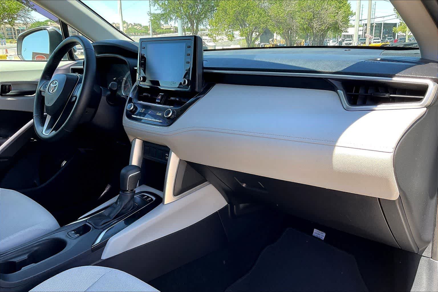 Thumbnail: 2022 Toyota Corolla Cross - 22