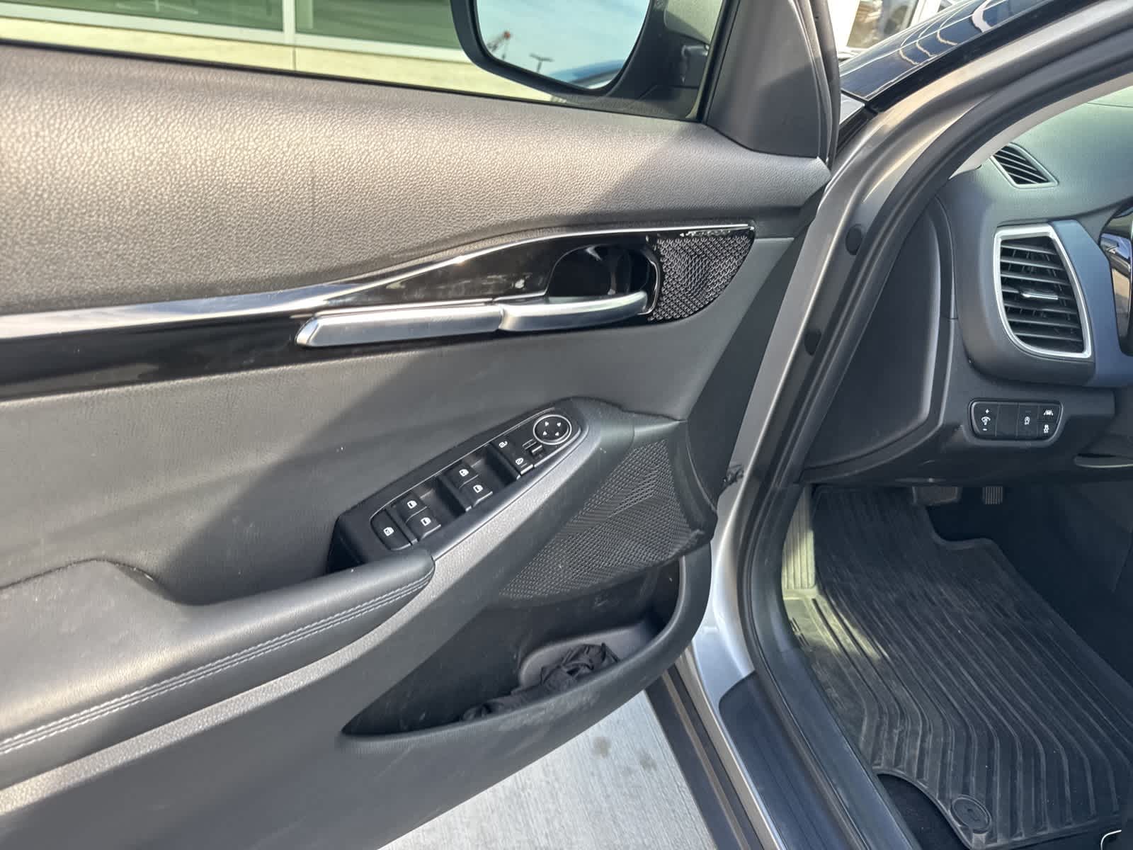 Thumbnail: 2023 Kia Seltos - 10