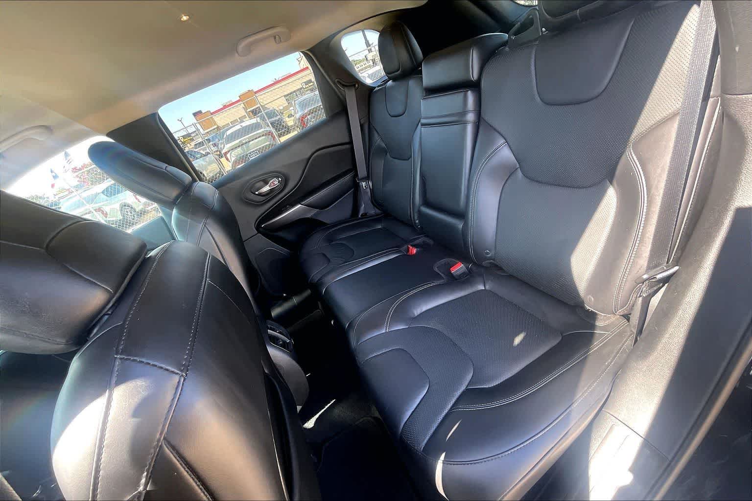 Thumbnail: 2019 Jeep Cherokee - 27