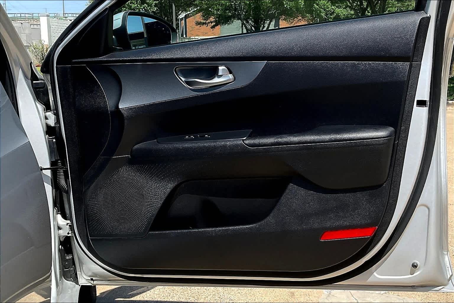 Thumbnail: 2021 Kia Forte - 28