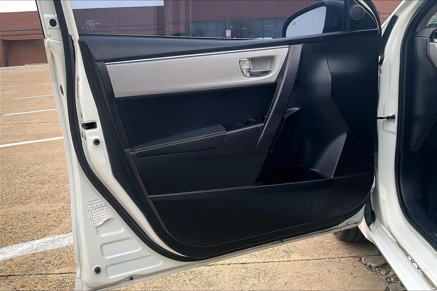 Thumbnail: 2015 Toyota Corolla - 27