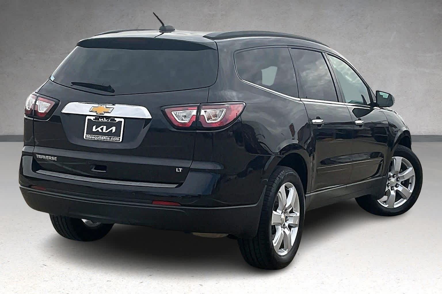 Thumbnail: 2017 Chevrolet Traverse - 21