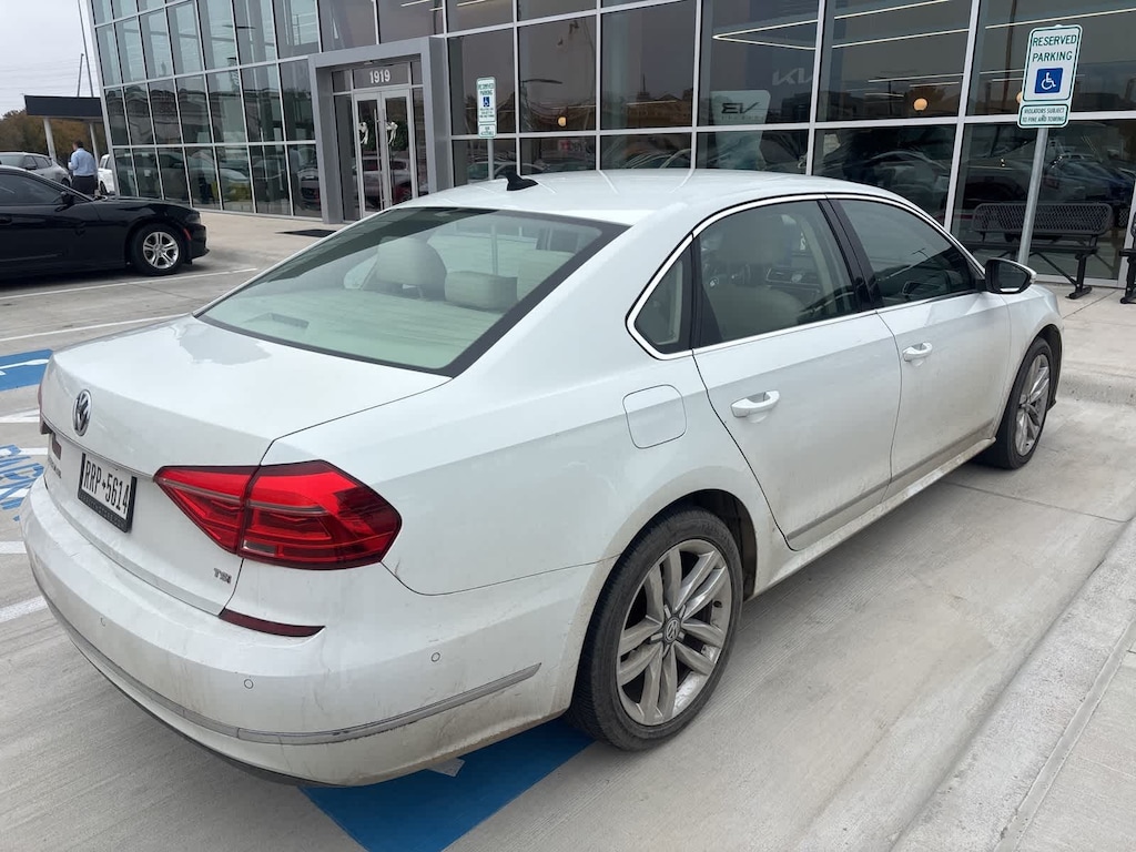 Used 2016 Volkswagen Passat 1.8T SEL Sedan