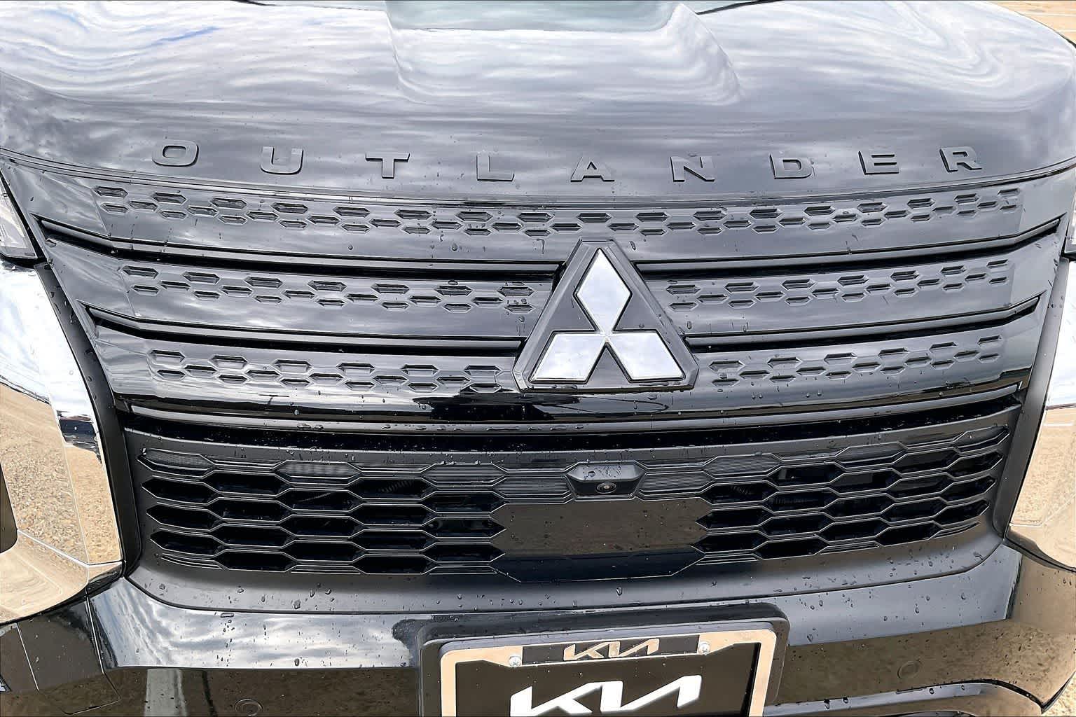Thumbnail: 2023 Mitsubishi Outlander - 32