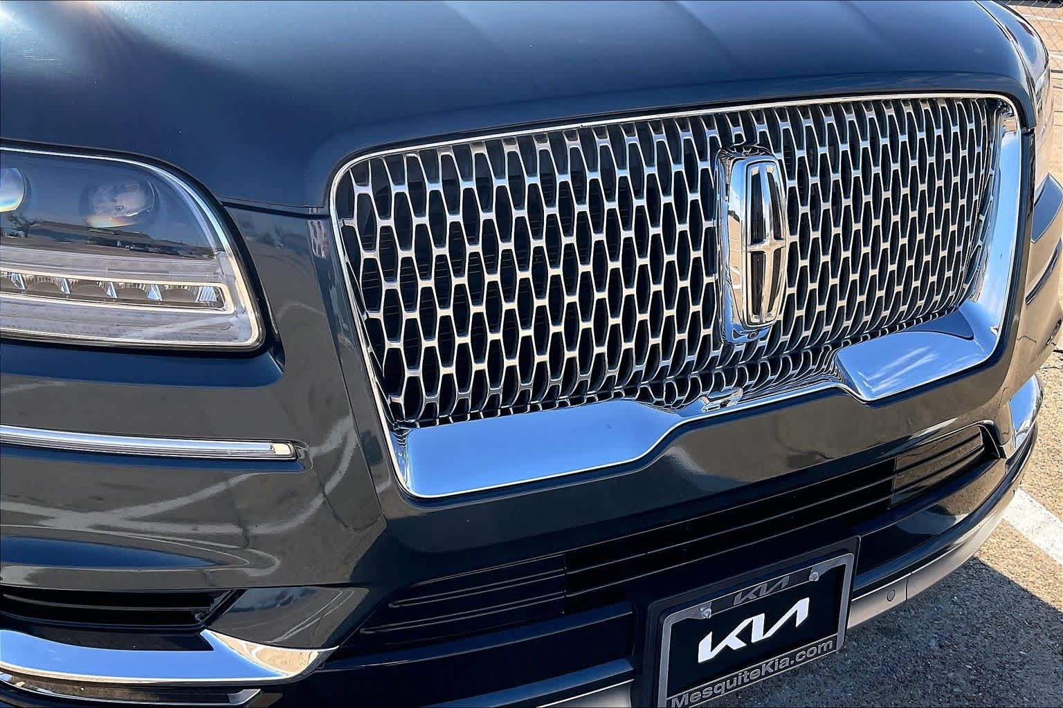 Thumbnail: 2021 Lincoln Navigator - 32